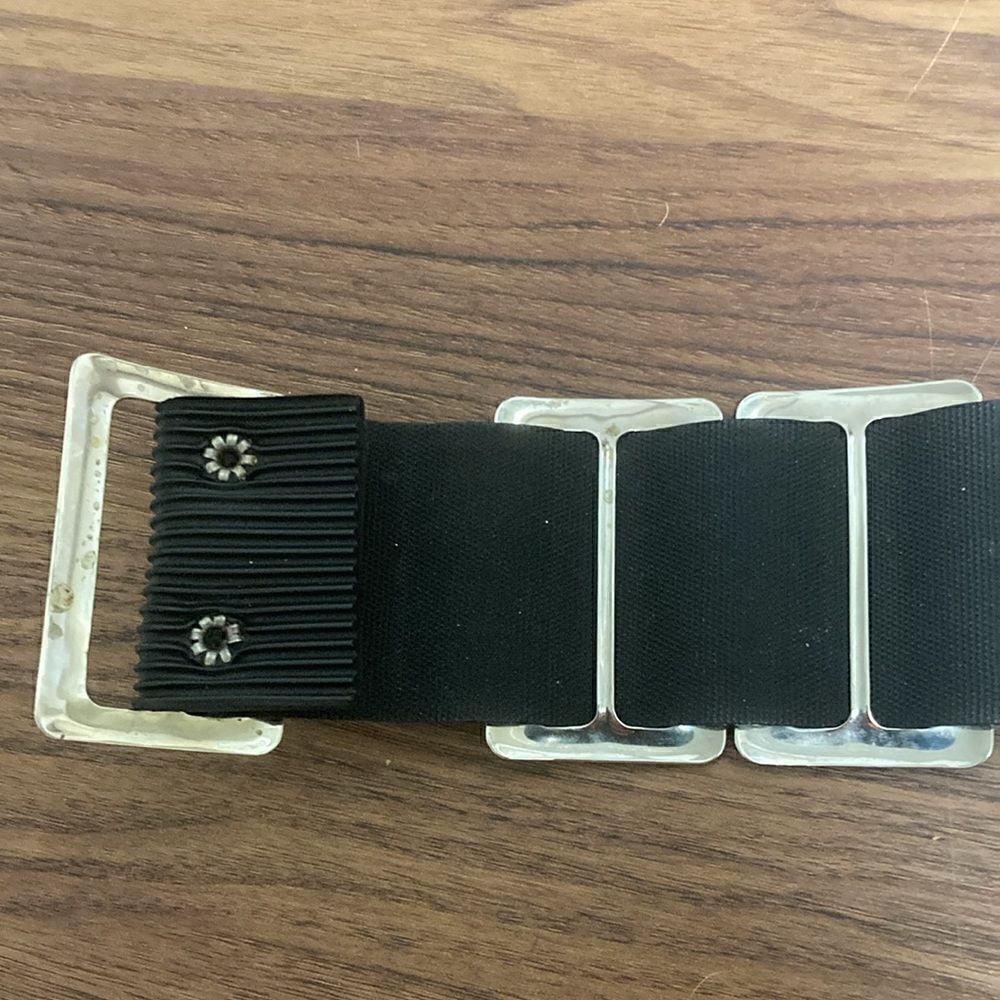 Thick Belt Made From Striated Black Rubber & Silver Tone Metal Rectangles. - Picture 4 of 5